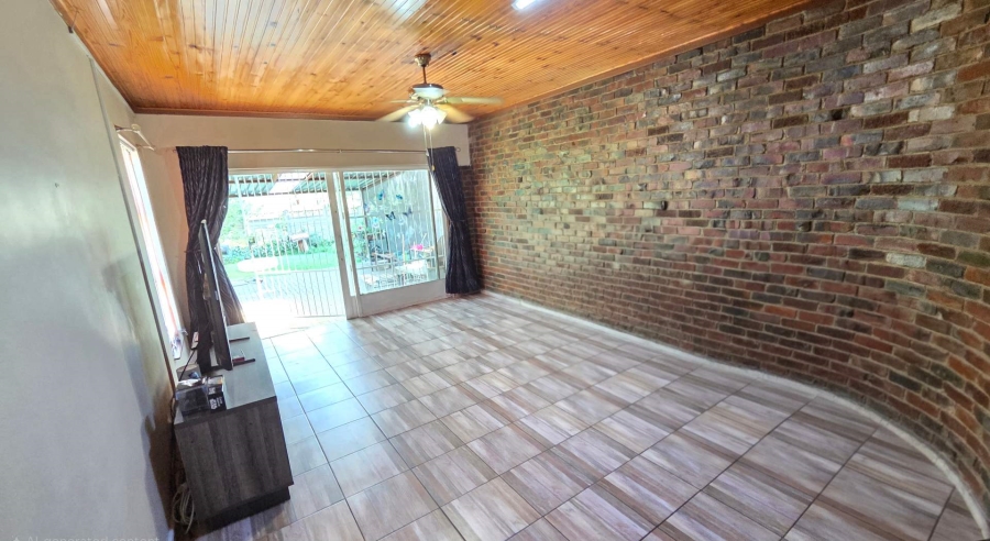 To Let 3 Bedroom Property for Rent in Fleurdal Free State